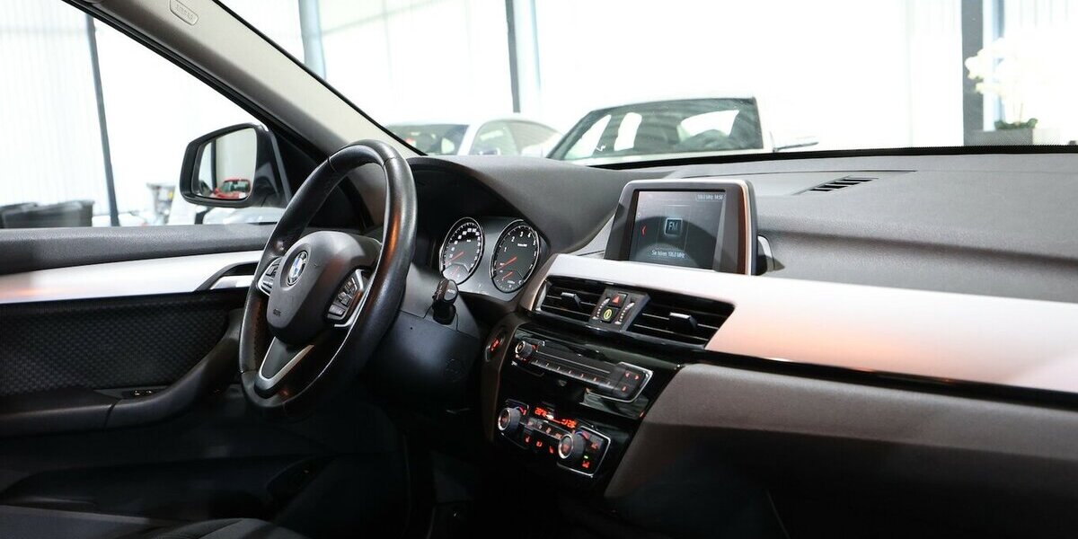 BMW X1 sDrive 18i Advantage WHITE / AUTOMATIK / 89.000 km 17.444 &euro; Hamm 59077