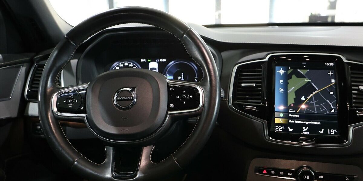 Volvo XC90 RECHARGE P-HEV AWD R-DESIGN SPORT 7-SITZER 137.000 km 36.991 &euro; Hamm 59077