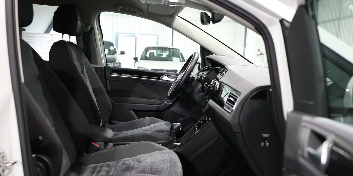 VW Touran 2.0 TDI DSG IQ Comfortline / 7-SITZE, LED 66.000 km 28.777 &euro; Hamm 59077