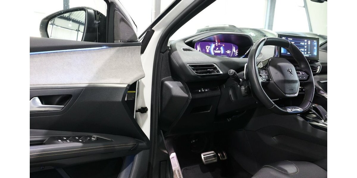Peugeot 3008 BLUE-HDI GT-SPORT / WHITE & BLACK / SCHÖN 56.000 km 22.991 &euro; Hamm 59077