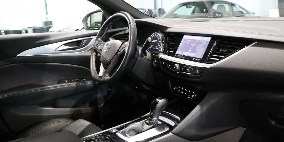 Opel Insignia 2.0 ST 4x4 OPC-LINE GSI WHITE / VC+HUD 140.000 km 18.991 &euro; Hamm 59077