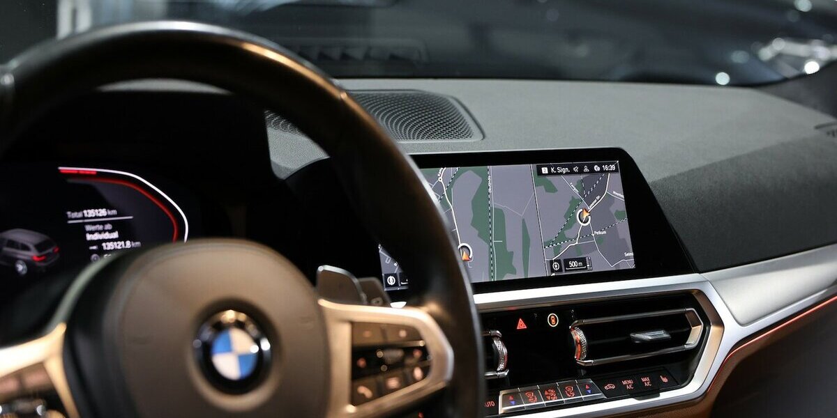 BMW 330d Touring xDrive M-SPORT BLACK & BROWN / LED 135.000 km 28.555 &euro; Hamm 59077