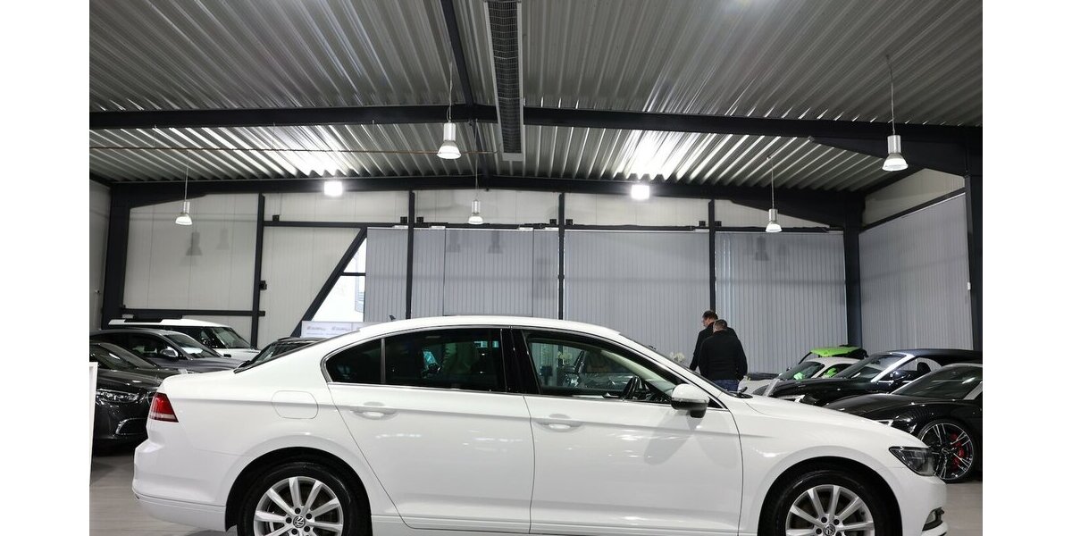 VW Passat 1.6 TDI Comfortline WHITE / MASSAGE+SHZ 176.000 km 10.444 &euro; Hamm 59077