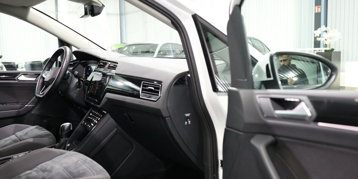 VW Touran 2.0 TDI DSG IQ Comfortline / 7-SITZE, LED 66.000 km 28.777 &euro; Hamm 59077