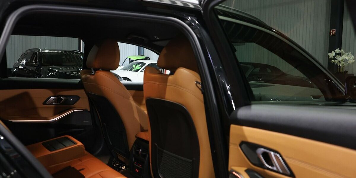 BMW 330d Touring xDrive M-SPORT BLACK & BROWN / LED 135.000 km 28.555 &euro; Hamm 59077