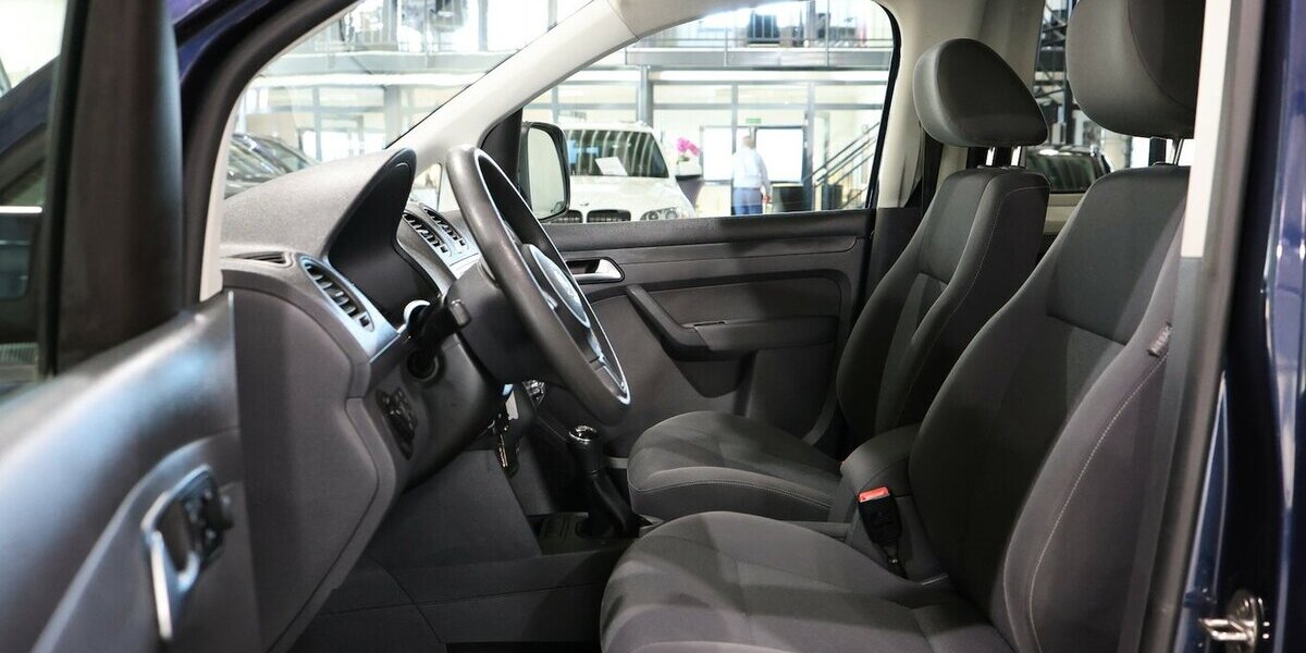 VW Caddy Kombi 1.6 TDI / 5-SITZER / -OPTIK / AHK 128.000 km 13.444 &euro; Hamm 59077