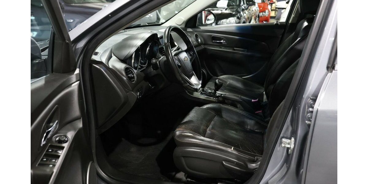 Chevrolet Cruze HATCHBACK 1.4 LTZ / SCHIEBEDACH,LEDER,NAVI 128.000 km 5.777 &euro; Hamm 59077