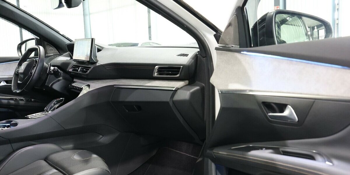 Peugeot 3008 BLUE-HDI GT-SPORT / WHITE & BLACK / SCHÖN 56.000 km 22.991 &euro; Hamm 59077