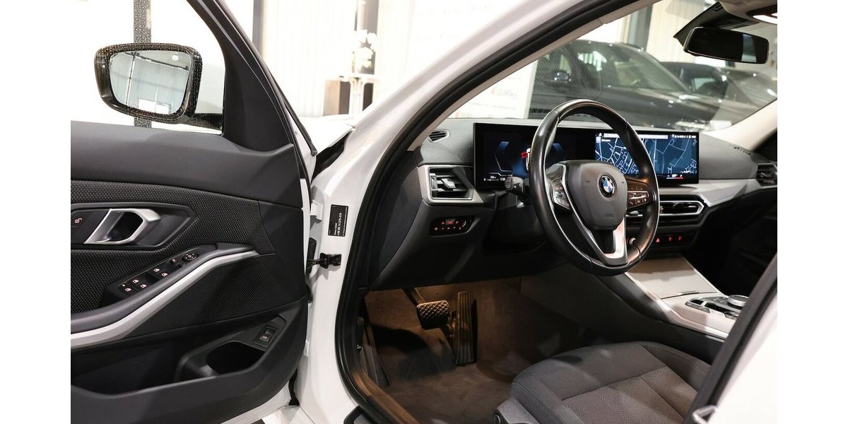 BMW 318d Touring SPORT SHADOW CURVED+NAV+KAMERA,LED 105.000 km 23.883 &euro; Hamm 59077