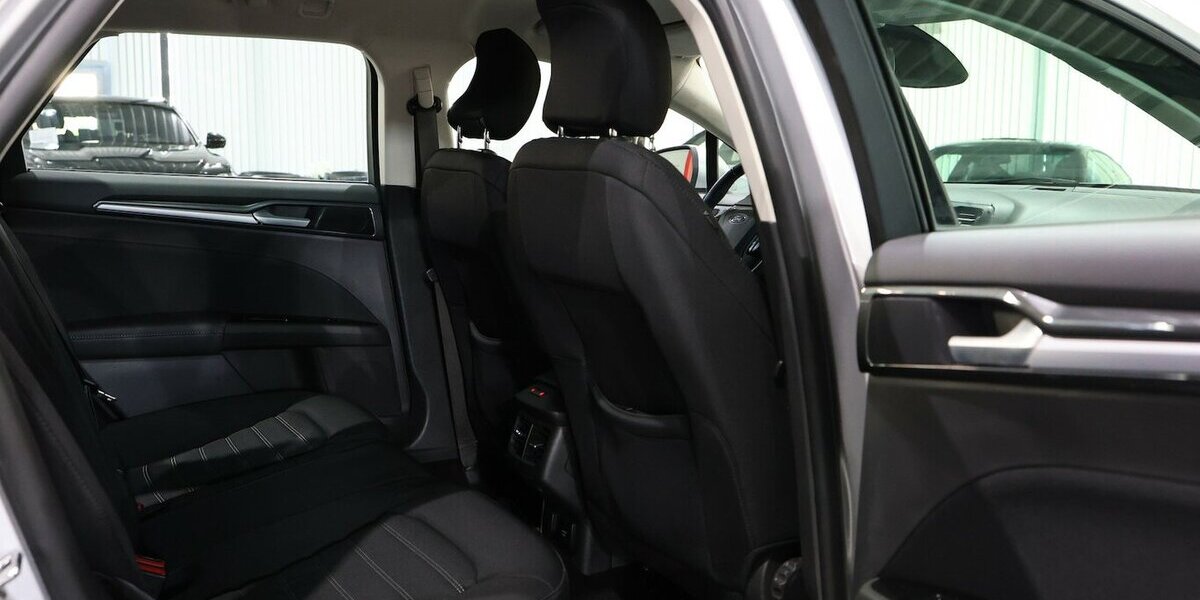 Ford Mondeo Tunier 2.0 EB / LED / NAVI+KAMERA / AHK 124.000 km 14.991 &euro; Hamm 59077