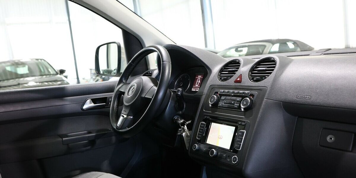 VW Caddy KOMBI 1.6 TDI DSG EDITION-30 WHITE & BLACK 144.000 km 15.111 &euro; Hamm 59077