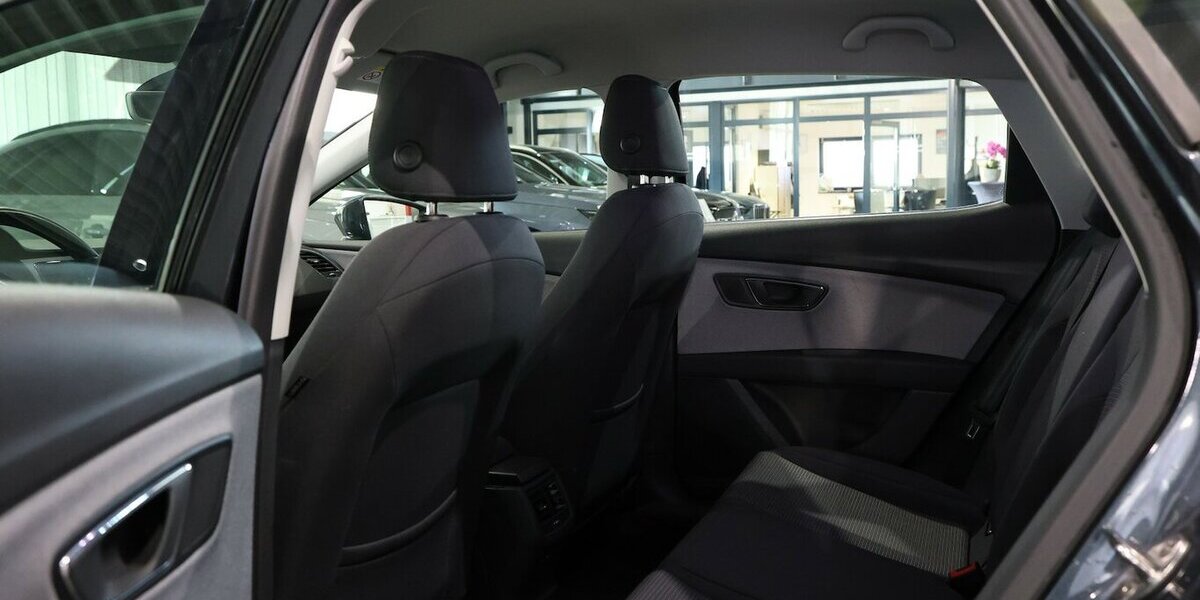Seat Leon 1.6 TDI STYLE / NAVI-PLUS+APPLE+ANDROID 111.000 km 13.331 &euro; Hamm 59077