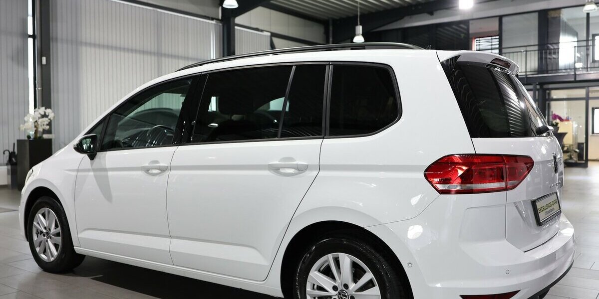 VW Touran 2.0 TDI DSG IQ Comfortline / 7-SITZE, LED 66.000 km 28.777 &euro; Hamm 59077