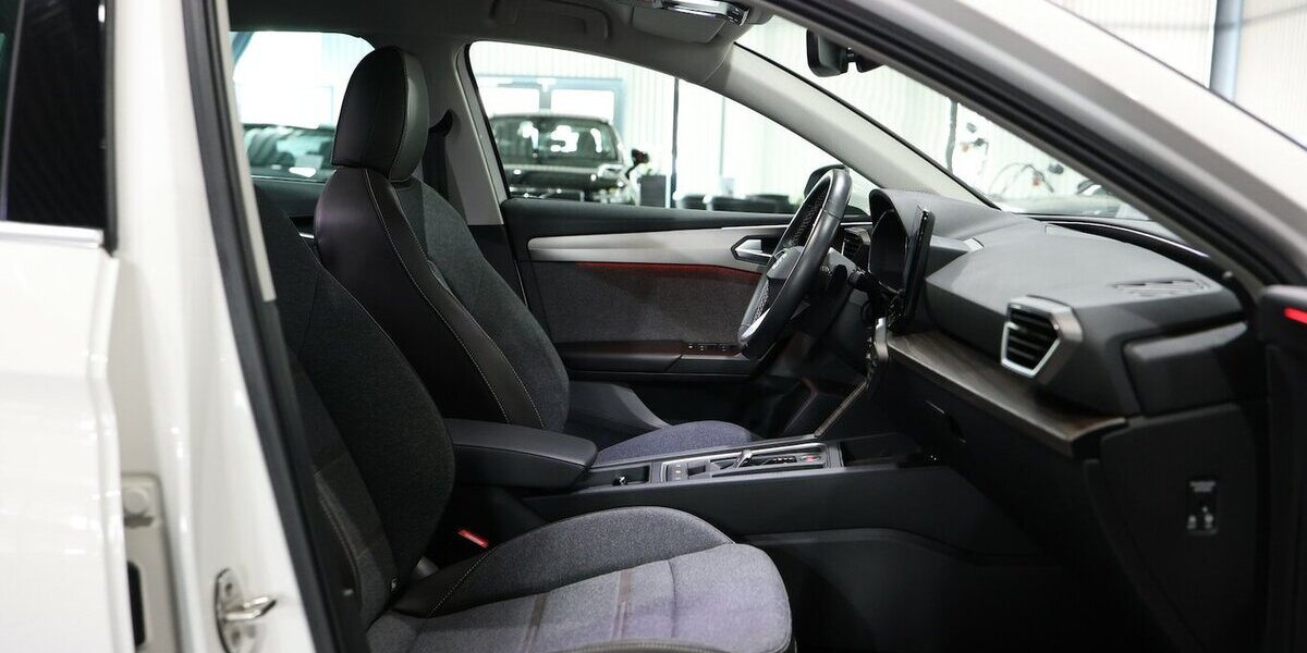 Seat Leon ST 2.0 TDI DSG XCELLENCE / LEDER / ACC+LANE 75.000 km 19.111 &euro; Hamm 59077