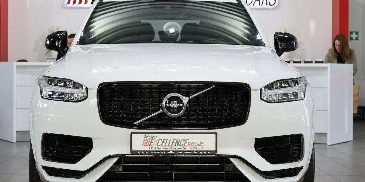 Volvo XC90 RECHARGE P-HEV AWD R-DESIGN SPORT 7-SITZER 137.000 km 36.991 &euro; Hamm 59077