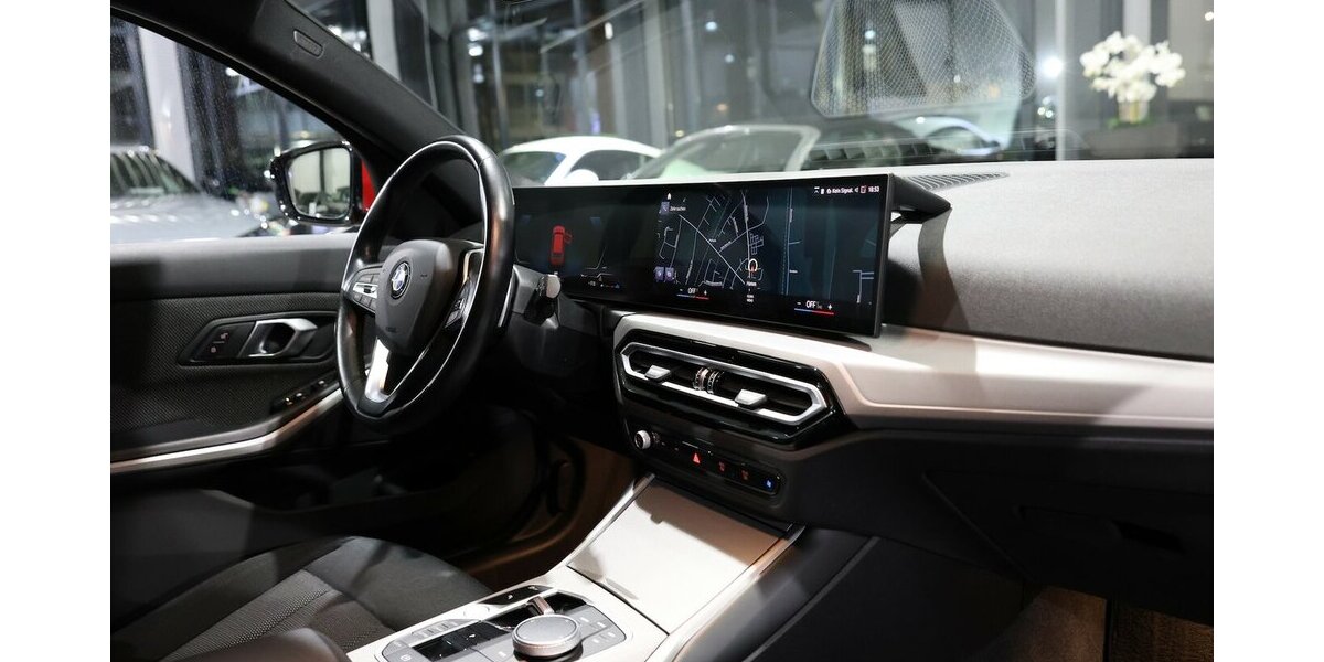 BMW 318d Touring SHADOW SPORT MELBOURNEROT-METALLIC 73.000 km 25.555 &euro; Hamm 59077