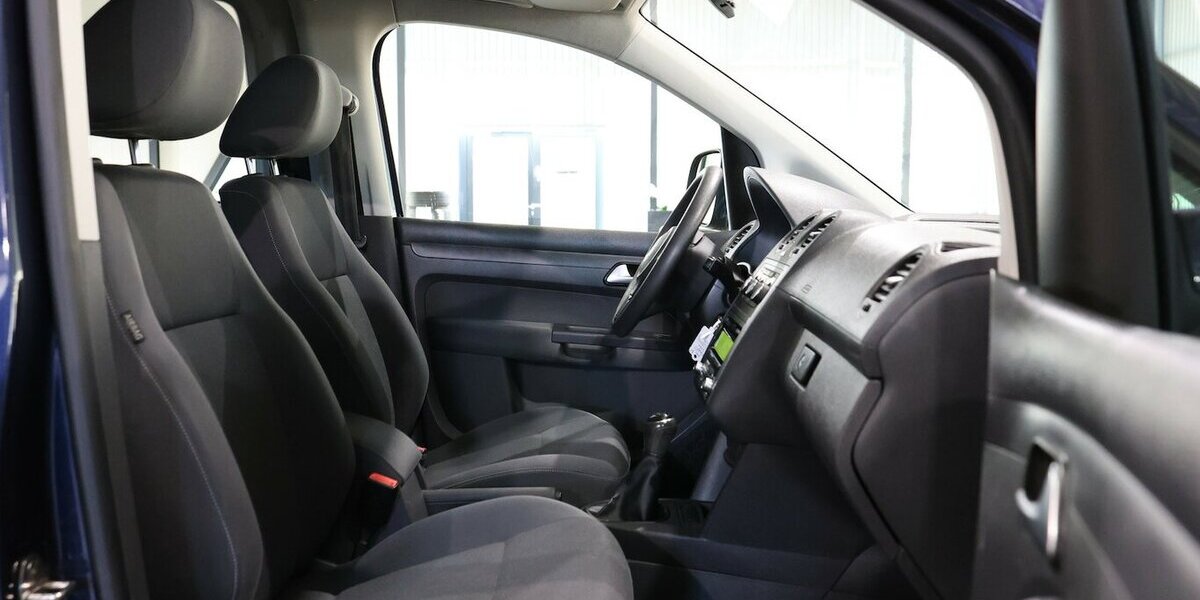 VW Caddy Kombi 1.6 TDI / 5-SITZER / -OPTIK / AHK 128.000 km 13.444 &euro; Hamm 59077