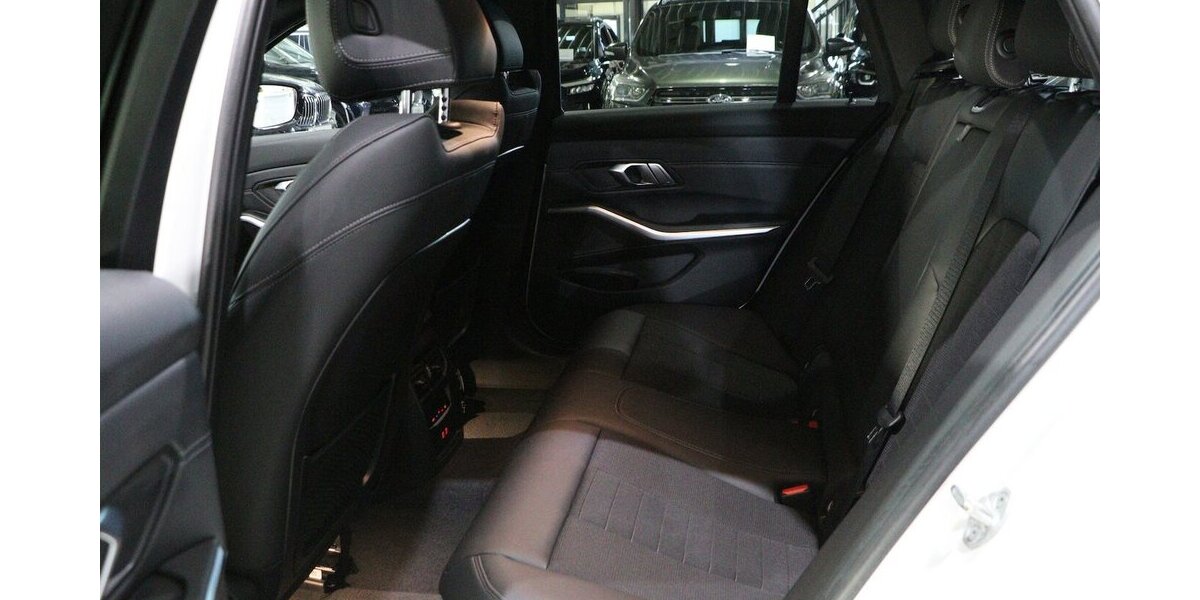 BMW 318d Touring SHADOW LEDER CURVED LED 3-ZONEN 40.000 km 30.555 &euro; Hamm 59077