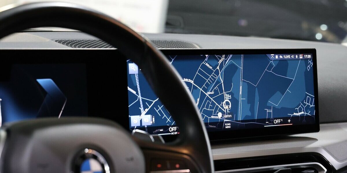 BMW 318d Touring SPORT SHADOW CURVED+NAV+KAMERA,LED 105.000 km 23.883 &euro; Hamm 59077