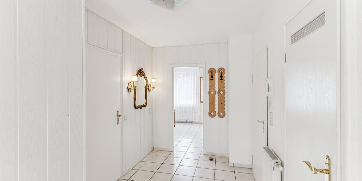 RESERVIERT - Sofort frei: Gepflegte 2-Zimmer-Erdgeschosswohnung mit großem Balkon & Tiefgaragenstellplatz - Erdgeschoßwohnung Bad Sassendorf | Angebot:25851708