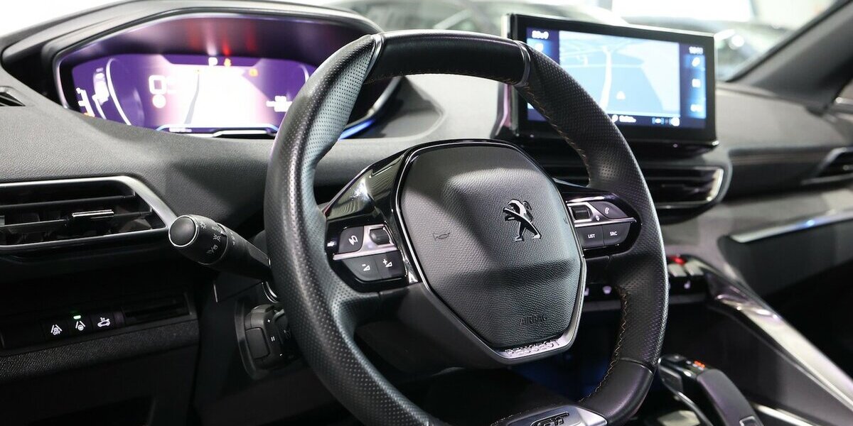 Peugeot 3008 BLUE-HDI GT-SPORT / WHITE & BLACK / SCHÖN 56.000 km 22.991 &euro; Hamm 59077