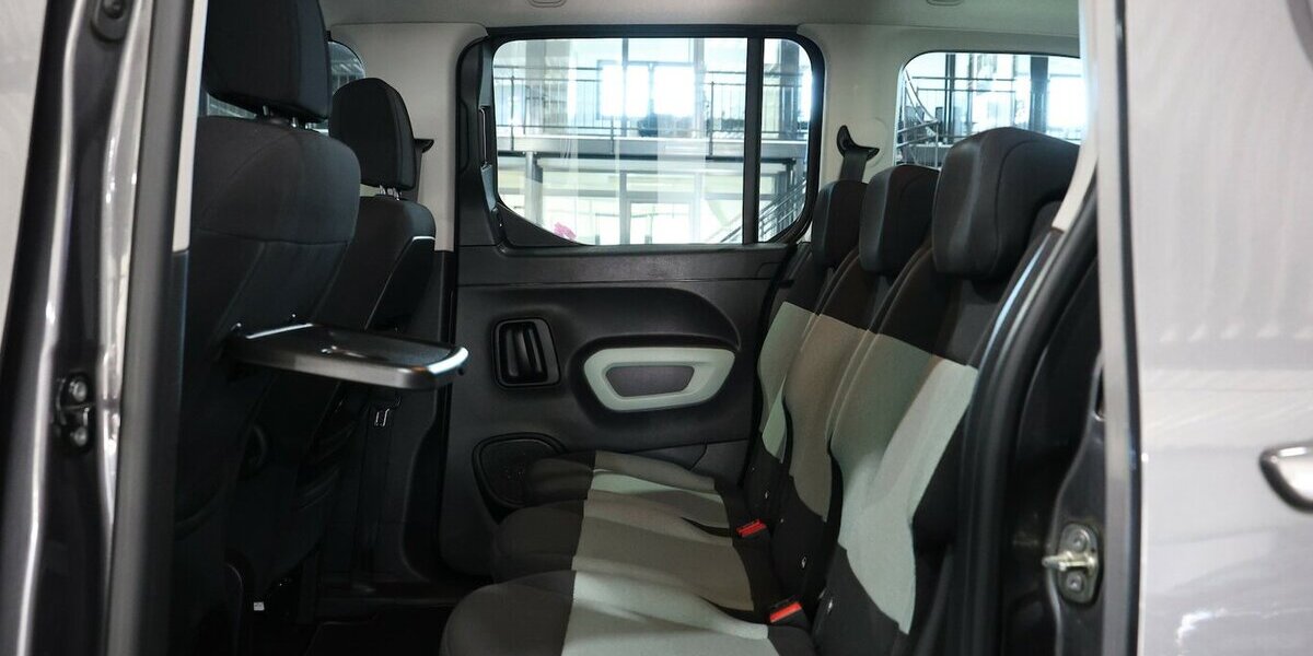 Citroen Berlingo 1.5 BLUE-HDI FEEL XL130 / 7-SITZER / 136.000 km 15.555 &euro; Hamm 59077