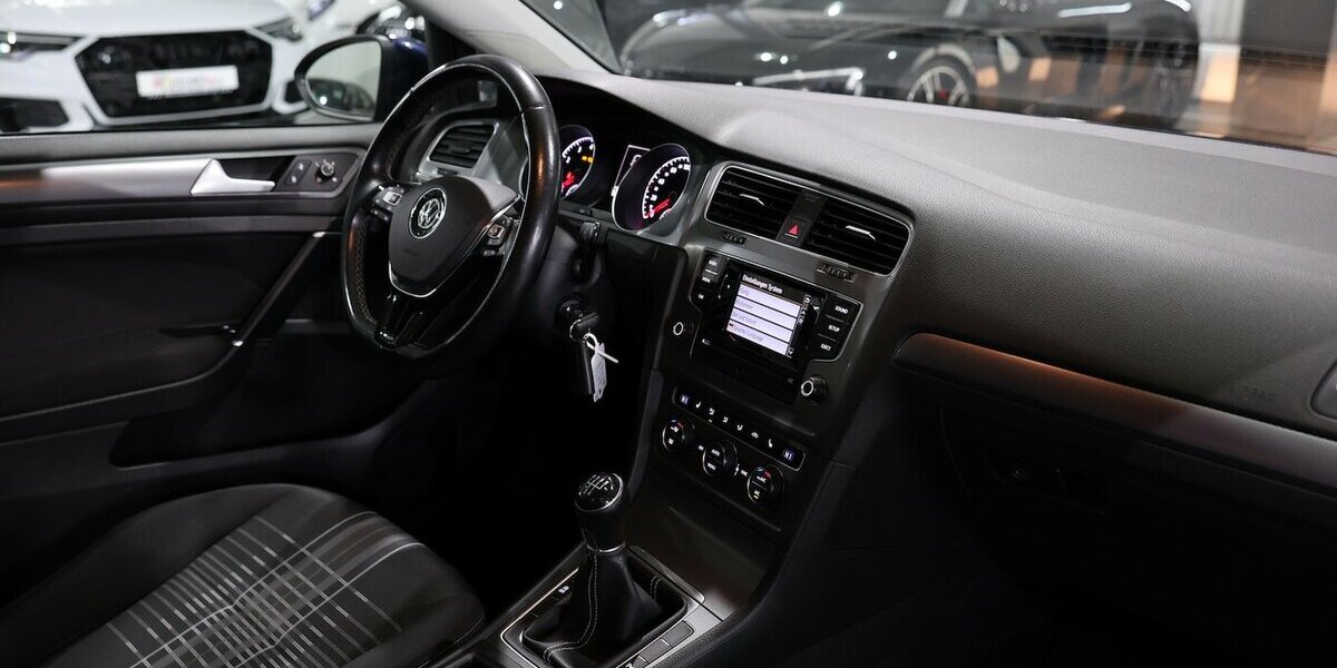 VW Golf VII 1.2 TSI LOUNGE 3-TÜRER / ERST 55.000-KM 55.000 km 10.881 &euro; Hamm 59077