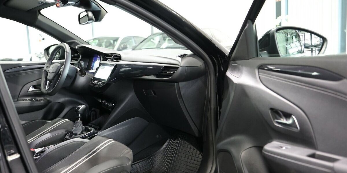 Opel Corsa F 1.2 T GS-SPORT TECH ALL-BLACK / MATRIX / 25.000 km 18.111 &euro; Hamm 59077