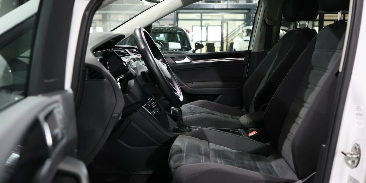 VW Touran 2.0 TDI DSG IQ Comfortline / 7-SITZE, LED 66.000 km 28.777 &euro; Hamm 59077