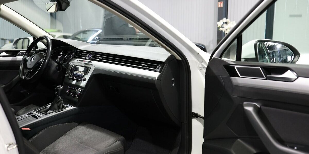 VW Passat 1.6 TDI Comfortline WHITE / MASSAGE+SHZ 176.000 km 10.444 &euro; Hamm 59077