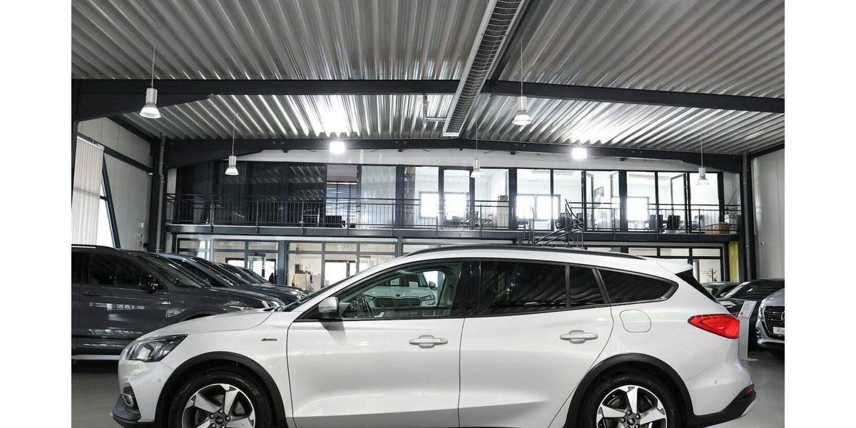 Ford Focus TUNIER 1.5 EB ACTIVE CROSS OVER / LED / 117.000 km 13.991 &euro; Hamm 59077