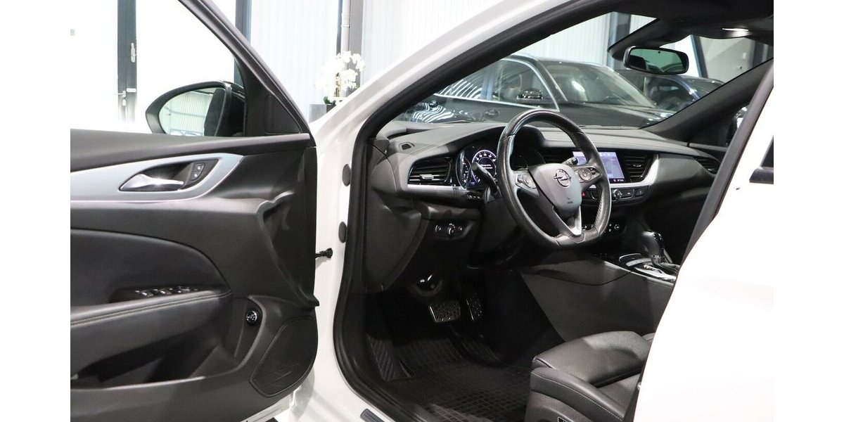 Opel Insignia 2.0 ST 4x4 OPC-LINE GSI WHITE / VC+HUD 140.000 km 18.991 &euro; Hamm 59077