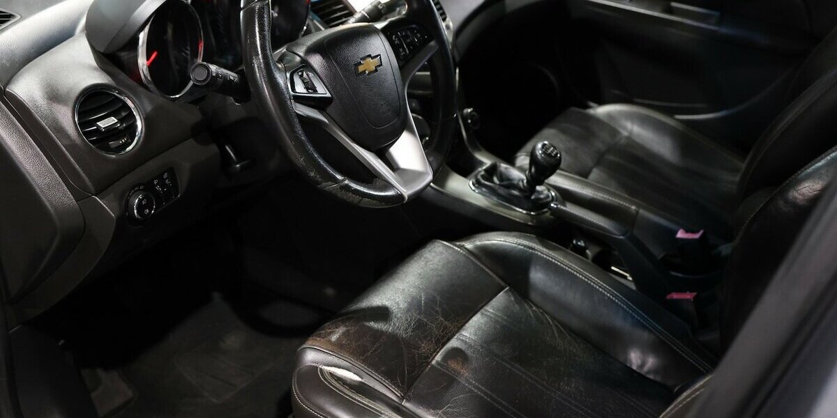 Chevrolet Cruze HATCHBACK 1.4 LTZ / SCHIEBEDACH,LEDER,NAVI 128.000 km 5.777 &euro; Hamm 59077