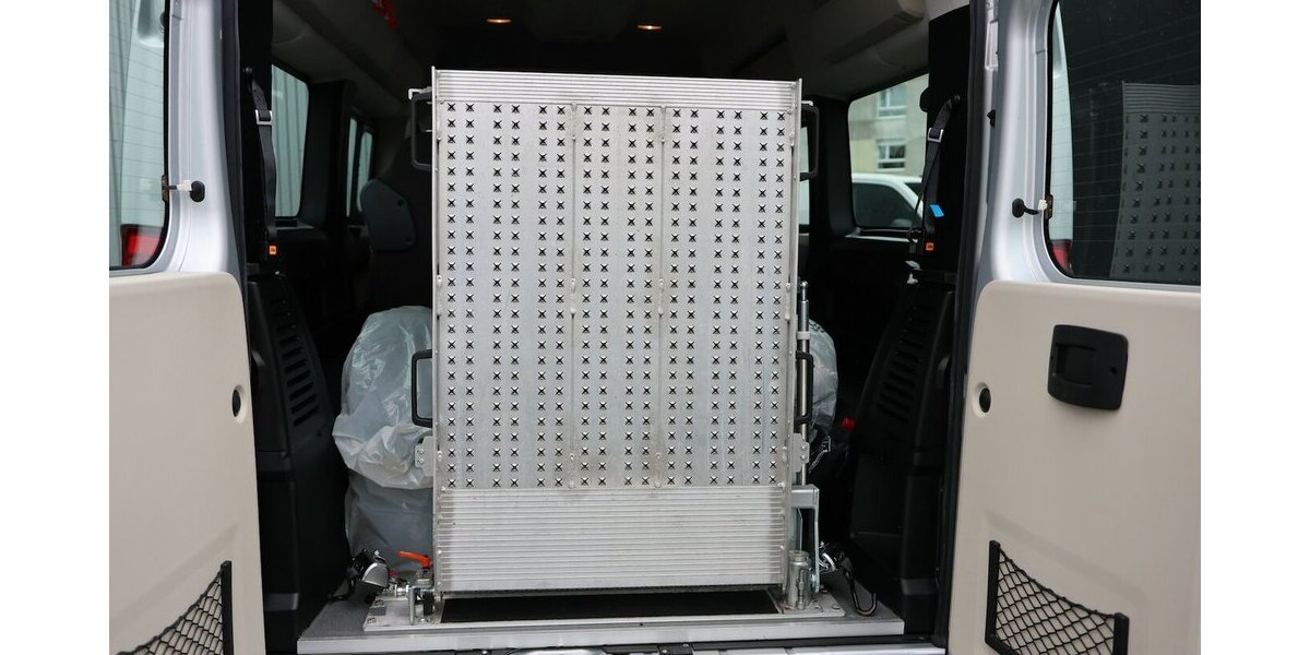 Fiat Ducato 2.3 140 MJT L2H2 / 9-SITZER / ROLLSTUHL 17.000 km 33.777 &euro; Hamm 59077
