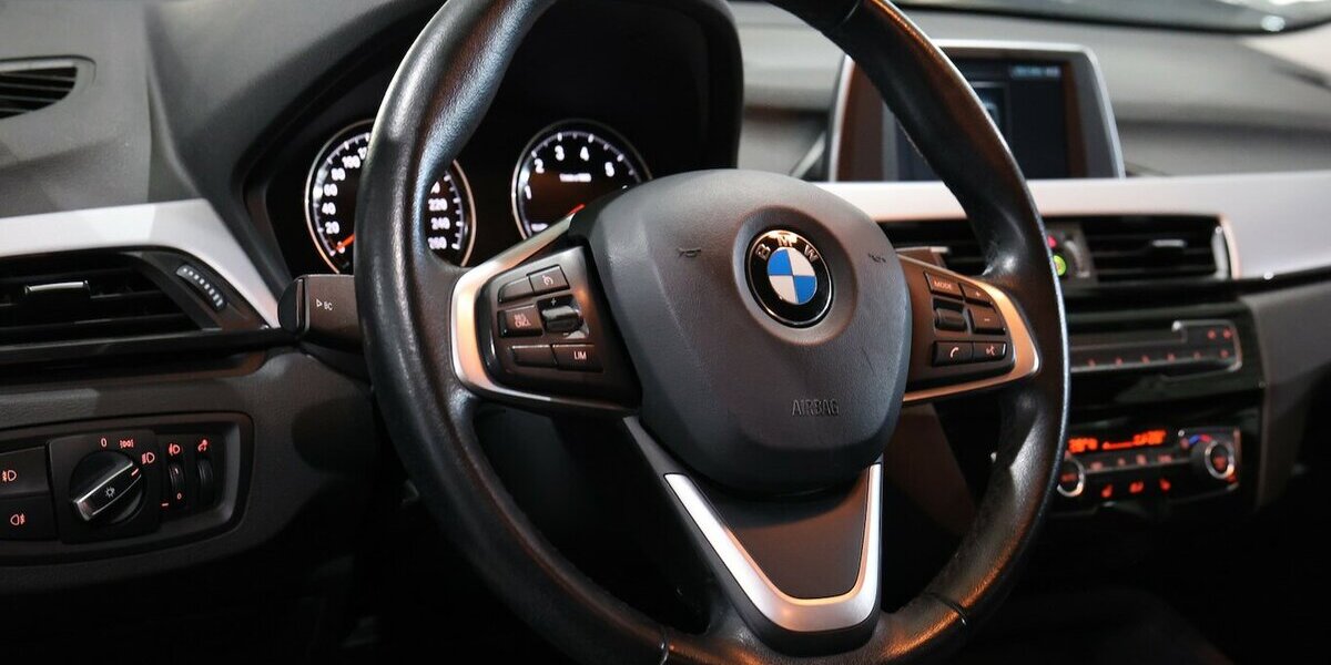 BMW X1 sDrive 18i Advantage WHITE / AUTOMATIK / 89.000 km 17.444 &euro; Hamm 59077