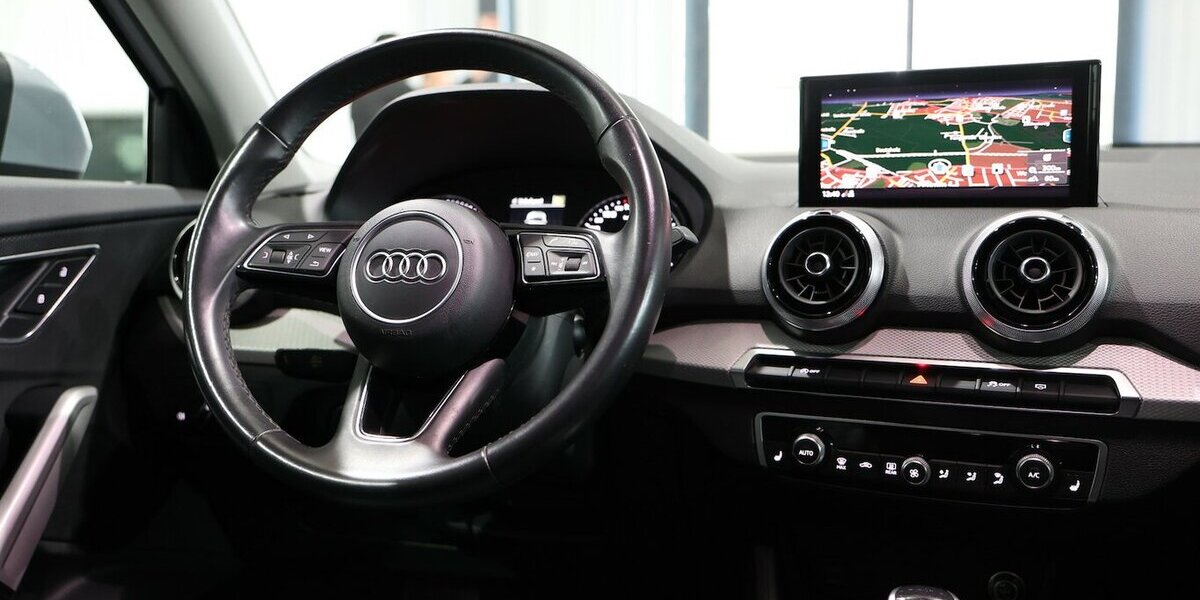 Audi Q2 35 TFSI ADVANCED SILVER & BLACK / LED, LEDER 97.000 km 20.992 &euro; Hamm 59077