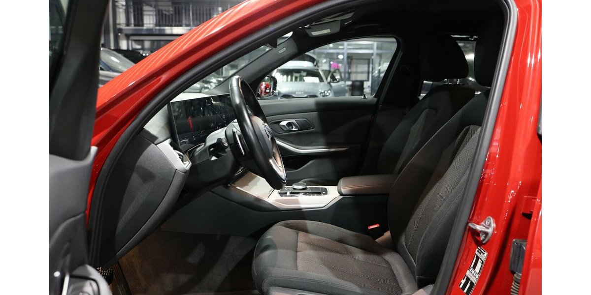 BMW 318d Touring SHADOW SPORT MELBOURNEROT-METALLIC 73.000 km 25.555 &euro; Hamm 59077