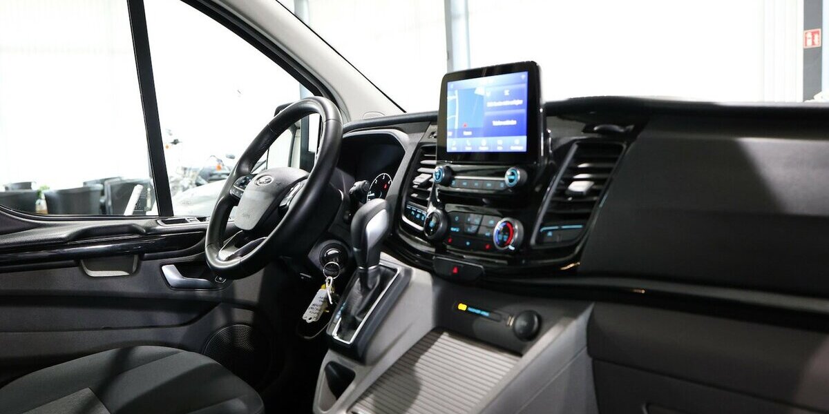 Ford Tourneo Custom 2.0 TDCI 320 L1 / 8-SITZER / NAVI 119.000 km 27.777 &euro; Hamm 59077