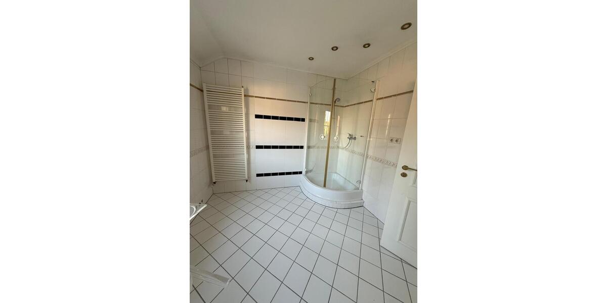 Doppelhaushälfte Soest - 6 Zimmer, 200 m&sup2;, 2.400&euro; | Angebot:25857395