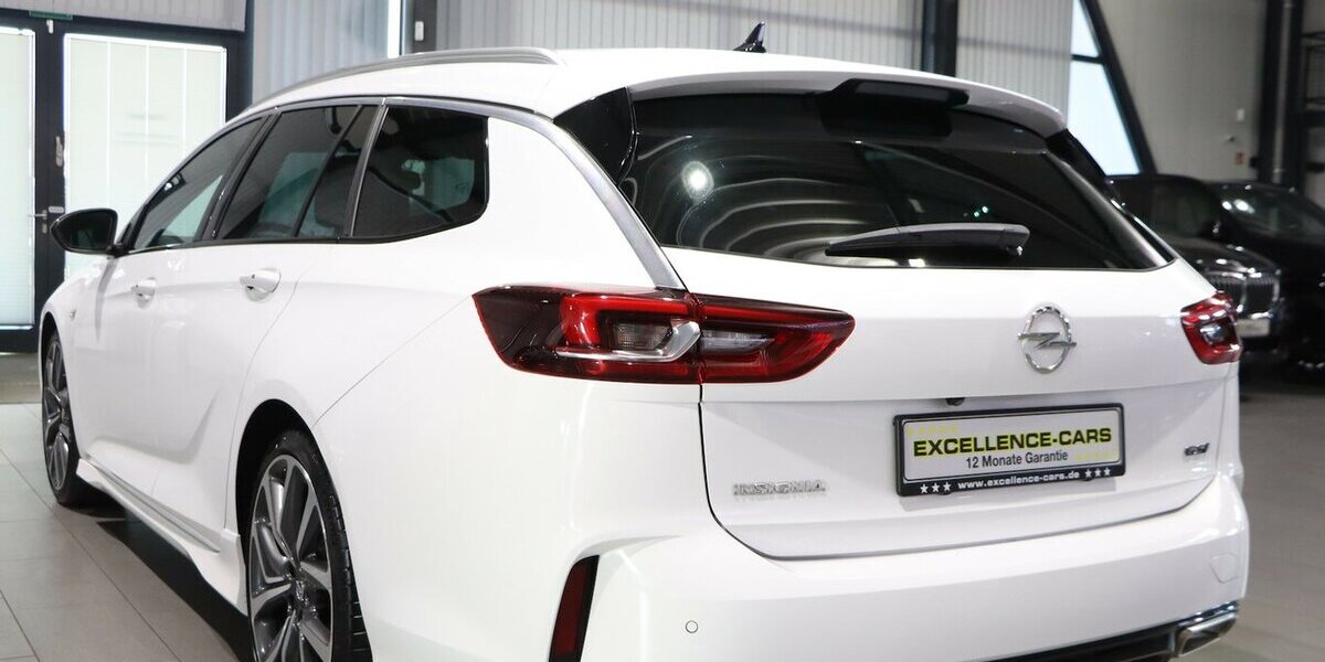 Opel Insignia 2.0 ST 4x4 OPC-LINE GSI WHITE / VC+HUD 140.000 km 18.991 &euro; Hamm 59077