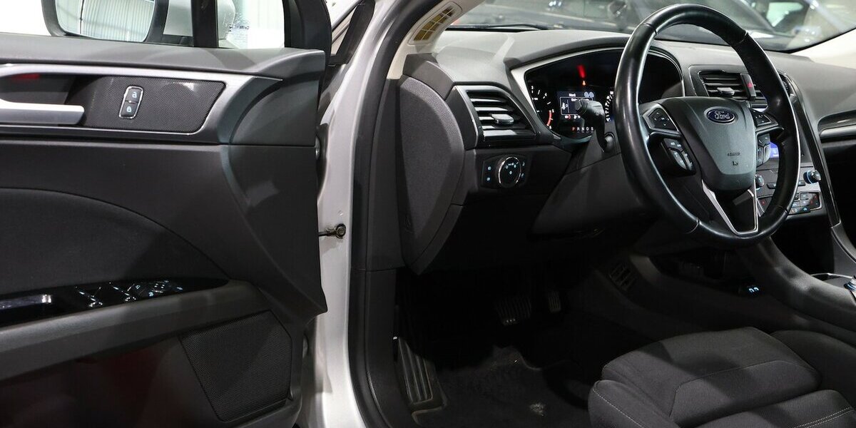 Ford Mondeo Tunier 2.0 EB / LED / NAVI+KAMERA / AHK 124.000 km 14.991 &euro; Hamm 59077