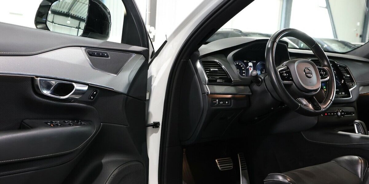 Volvo XC90 RECHARGE P-HEV AWD R-DESIGN SPORT 7-SITZER 137.000 km 36.991 &euro; Hamm 59077
