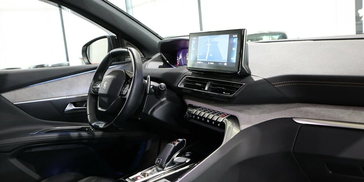 Peugeot 3008 BLUE-HDI GT-SPORT / WHITE & BLACK / SCHÖN 56.000 km 22.991 &euro; Hamm 59077