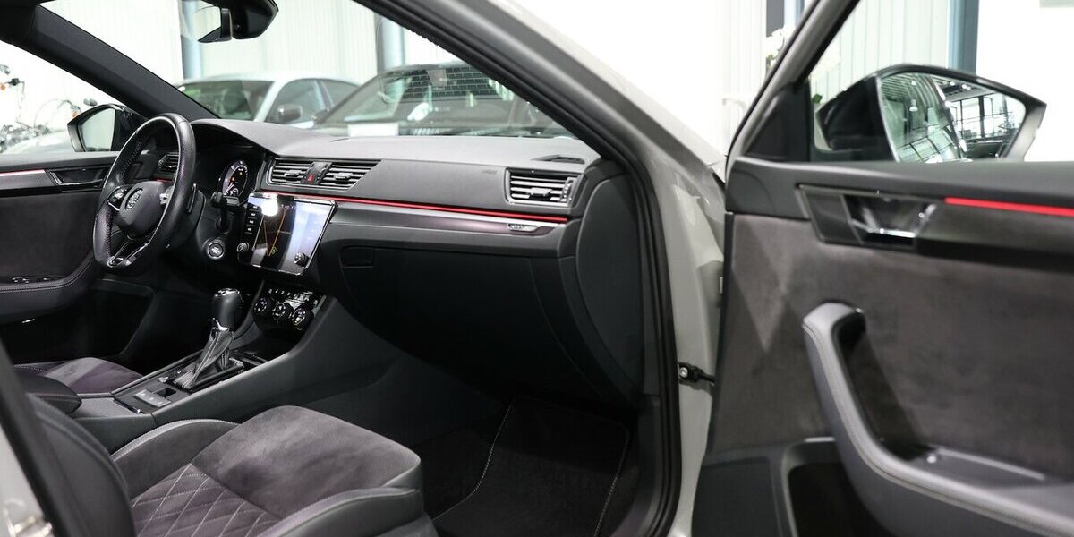 Skoda Superb LIMO TDI DSG 4x4 SPORTLINE GREY & BLACK 97.000 km 27.991 &euro; Hamm 59077