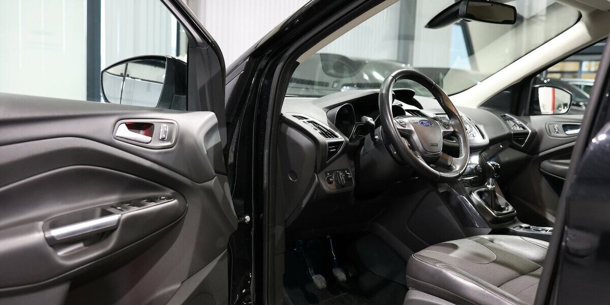 Ford Kuga 2.0 TDCI 4x4 TITANIUM / LEDER / NAVI+ 90.000 km 12.333 &euro; Hamm 59077