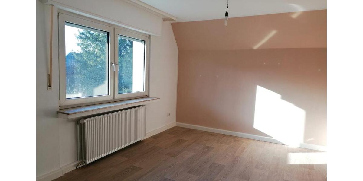Etagenwohnung Kamen - 6 Zimmer, 142 m&sup2;, 1.250&euro; | Angebot:25393040