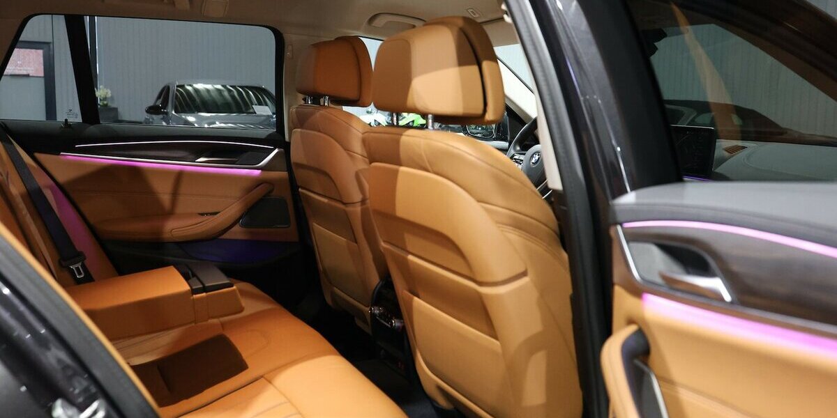 BMW 530i Touring INNOVATION LUXURY-LINE BUSINESS 45.000 km 38.777 &euro; Hamm 59077