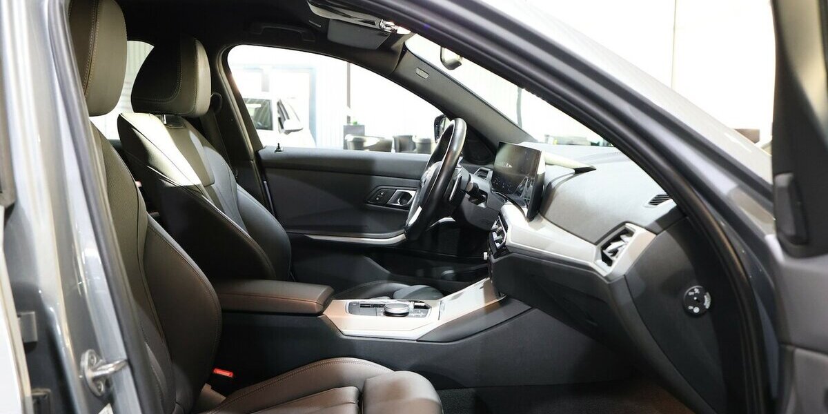 BMW 318d Touring ADVANTAGE CURVED+NAVI, LEDER, LED 67.000 km 29.444 &euro; Hamm 59077