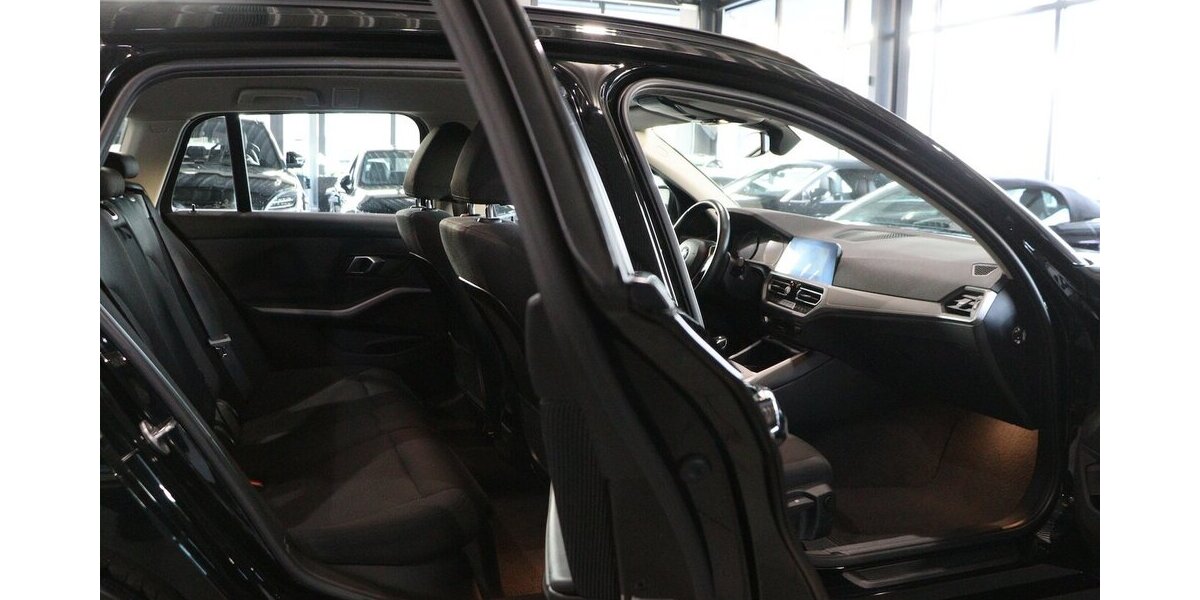 BMW 330d Touring ADVANTAGE / LED / LIVE+NAVI+ 149.000 km 21.993 &euro; Hamm 59077