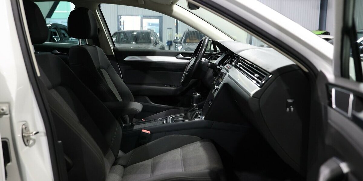 VW Passat 1.6 TDI Comfortline WHITE / MASSAGE+SHZ 176.000 km 10.444 &euro; Hamm 59077